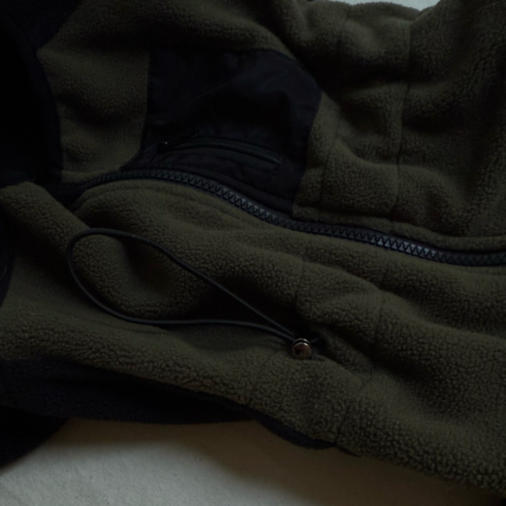 Dog Winter Coat, Warm Fleece Jacket fits medium sized dogs like new - Picture 4 of 7